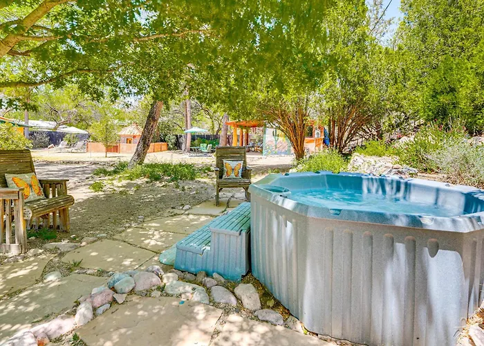 Apartment Casa Paloma Studio: Artsy & Airy W/ Hot Tub Access *